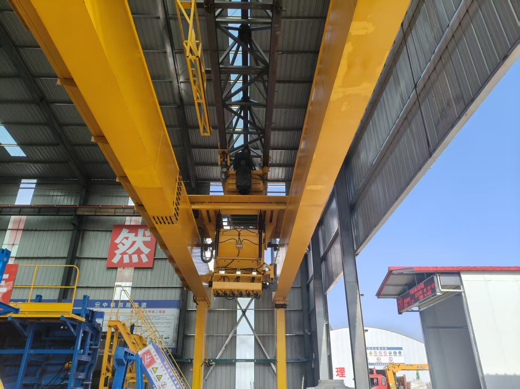 鱼雷罐+布料机运料布料