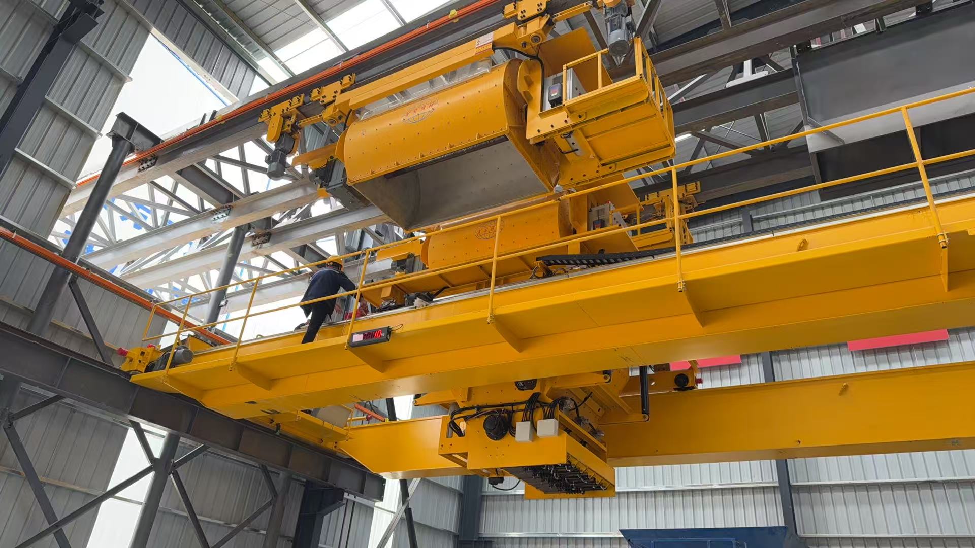 智慧梁厂鱼雷罐+布料机安装时安全要点